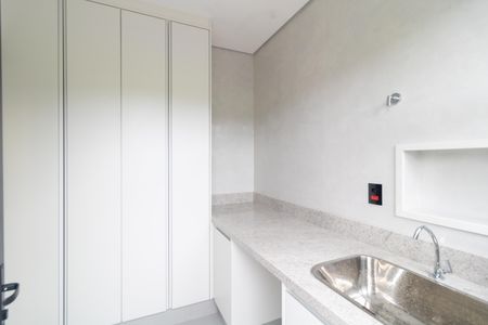 Casa de condomínio à venda com 340m², 5 quartos e 4 vagas Casa de condomínio à venda com 340m², 5 quartos e 4 vagasÁrea de Serviço