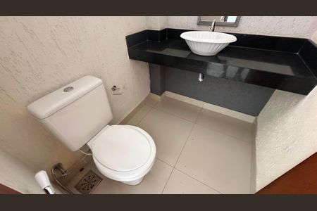 Casa para alugar com 200m², 4 quartos e 2 vagasLavabo 