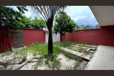 Casa para alugar com 200m², 4 quartos e 2 vagasQuintal