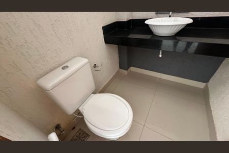Casa para alugar com 200m², 4 quartos e 2 vagasLavabo