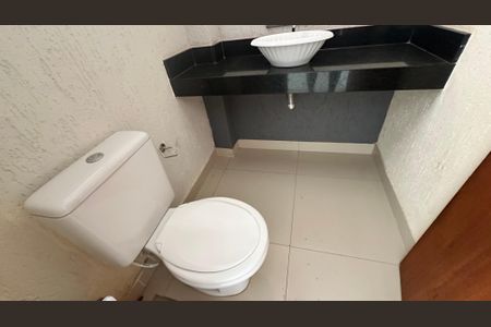 Casa para alugar com 200m², 4 quartos e 2 vagasLavabo 