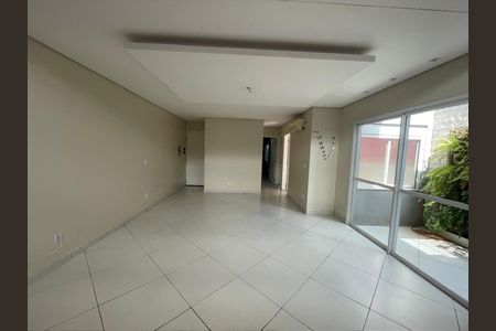 Casa de condomínio para alugar com 100m², 3 quartos e 2 vagasSala