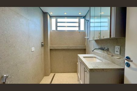 Apartamento à venda com 134m², 2 quartos e 1 vagaBanheiro da Suíte