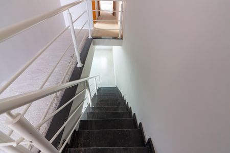 Casa à venda com 170m², 3 quartos e 4 vagasEscada