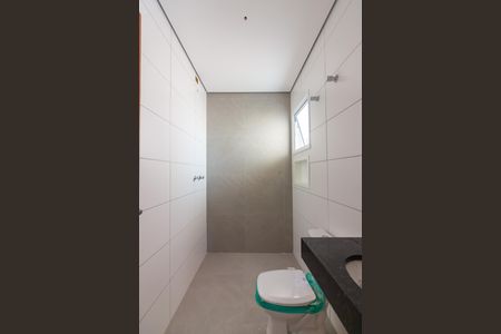 Casa à venda com 170m², 3 quartos e 4 vagasBanheiro da Suíte 2