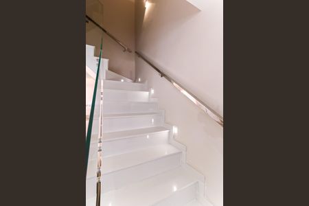 Casa de condomínio à venda com 109m², 3 quartos e 1 vaga Casa de condomínio à venda com 109m², 3 quartos e 1 vagaEscada