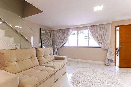 Casa de condomínio à venda com 109m², 3 quartos e 1 vaga Casa de condomínio à venda com 109m², 3 quartos e 1 vagaSala