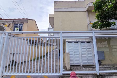 Casa de condomínio à venda com 109m², 3 quartos e 1 vaga Casa de condomínio à venda com 109m², 3 quartos e 1 vagaFachado do condomínio