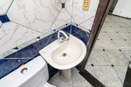Banheiro de apartamento para alugar com 1 quarto, 35m² em Penha, Rio de Janeiro