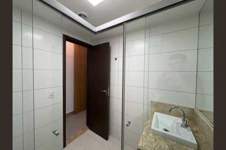Apartamento à venda com 69m², 2 quartos e 1 vaga Apartamento à venda com 69m², 2 quartos e 1 vagaBanheiro Social