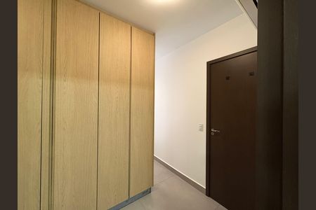 Apartamento à venda com 69m², 2 quartos e 1 vaga Apartamento à venda com 69m², 2 quartos e 1 vagaCloset da suíte 1