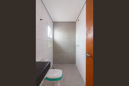 Casa à venda com 170m², 3 quartos e 4 vagasBanheiro da Suíte 2