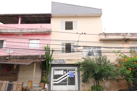 Casa para alugar com 75m², 2 quartos e sem vagaFachada do imóvel - Placa instalada no portão do imóvel - Código da placa: YEQA-98