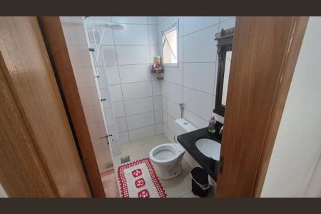 Banheiro 2 de apartamento para alugar com 2 quartos, 50m² em Alto Umuarama, Uberlândia