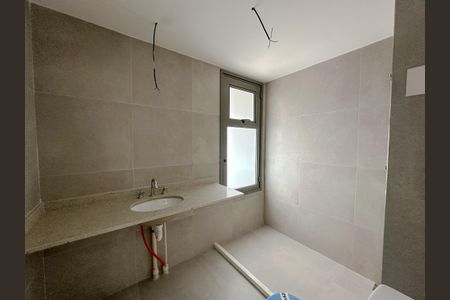 Apartamento à venda com 181m², 3 quartos e 2 vagasBanheiro Suíte 2