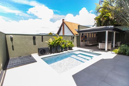 Casa de condomínio à venda com 440m², 3 quartos e 4 vagas Casa de condomínio à venda com 440m², 3 quartos e 4 vagasPiscina