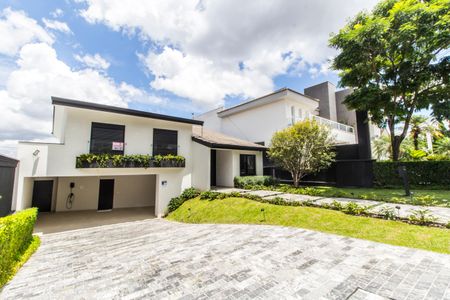 Casa de condomínio à venda com 440m², 3 quartos e 4 vagas Casa de condomínio à venda com 440m², 3 quartos e 4 vagasVista da Rua