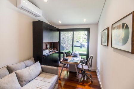 Casa de condomínio à venda com 440m², 3 quartos e 4 vagas Casa de condomínio à venda com 440m², 3 quartos e 4 vagasEscritório