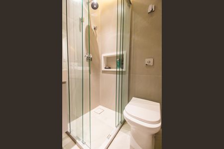 Casa de condomínio à venda com 440m², 3 quartos e 4 vagas Casa de condomínio à venda com 440m², 3 quartos e 4 vagasBanheiro da Suíte