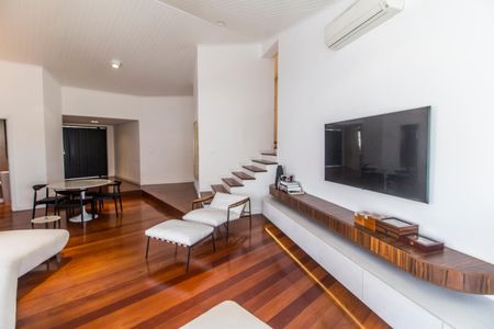 Sala  de casa de condomínio à venda com 3 quartos, 440m² em Alphaville, Santana de Parnaíba