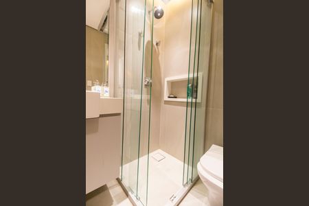 Casa de condomínio à venda com 440m², 3 quartos e 4 vagas Casa de condomínio à venda com 440m², 3 quartos e 4 vagasBanheiro da Suíte