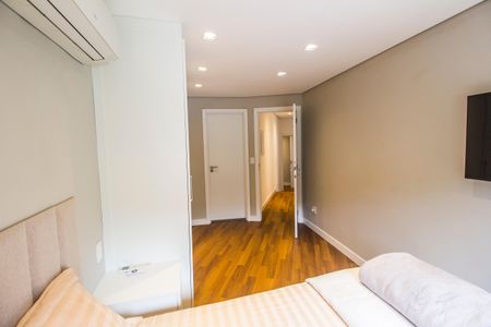 Casa de condomínio à venda com 440m², 3 quartos e 4 vagas Casa de condomínio à venda com 440m², 3 quartos e 4 vagasSuíte 2