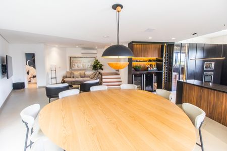 Casa de condomínio à venda com 440m², 3 quartos e 4 vagas Casa de condomínio à venda com 440m², 3 quartos e 4 vagasSala