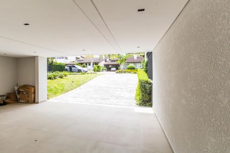 Casa de condomínio à venda com 440m², 3 quartos e 4 vagas Casa de condomínio à venda com 440m², 3 quartos e 4 vagasGaragem