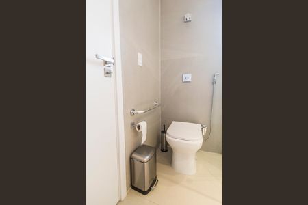 Casa de condomínio à venda com 440m², 3 quartos e 4 vagas Casa de condomínio à venda com 440m², 3 quartos e 4 vagasBanheiro da Suíte