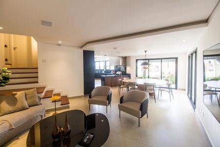 Casa de condomínio à venda com 440m², 3 quartos e 4 vagas Casa de condomínio à venda com 440m², 3 quartos e 4 vagasSala