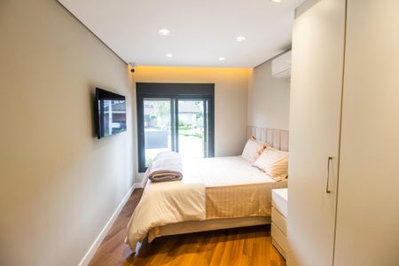 Casa de condomínio à venda com 440m², 3 quartos e 4 vagas Casa de condomínio à venda com 440m², 3 quartos e 4 vagasSuíte 2