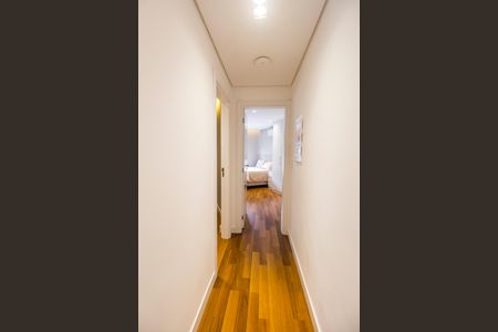 Casa de condomínio à venda com 440m², 3 quartos e 4 vagas Casa de condomínio à venda com 440m², 3 quartos e 4 vagasCorredor