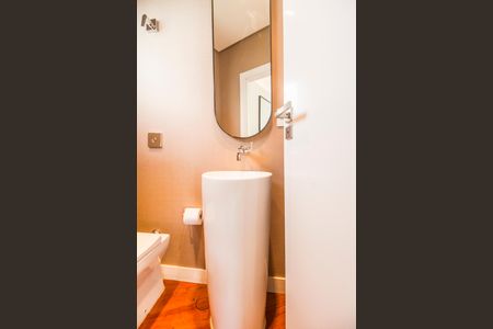 Casa de condomínio à venda com 440m², 3 quartos e 4 vagas Casa de condomínio à venda com 440m², 3 quartos e 4 vagasLavabo