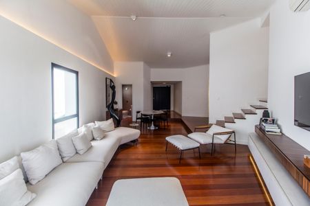 Casa de condomínio à venda com 440m², 3 quartos e 4 vagas Casa de condomínio à venda com 440m², 3 quartos e 4 vagasSala