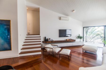 Casa de condomínio à venda com 440m², 3 quartos e 4 vagas Casa de condomínio à venda com 440m², 3 quartos e 4 vagasSala