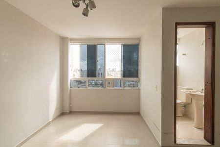 Sala de apartamento para alugar com 1 quarto, 77m² em Centro, Curitiba