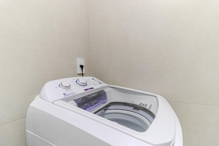 Banheiro de kitnet/studio para alugar com 1 quarto, 26m² em Santa Cecilia, São Paulo