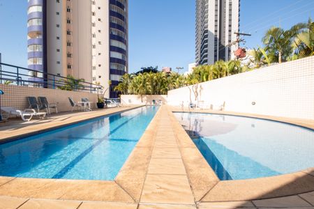 Apartamento à venda com 167m², 3 quartos e 3 vagas Apartamento à venda com 167m², 3 quartos e 3 vagasÁrea comum - Piscina