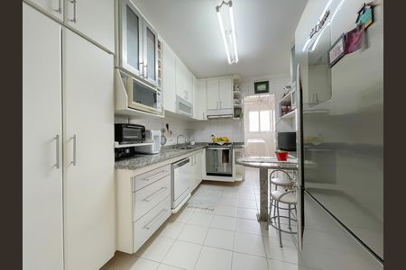 Apartamento à venda com 167m², 3 quartos e 3 vagas Apartamento à venda com 167m², 3 quartos e 3 vagasCozinha e Área de Serviço