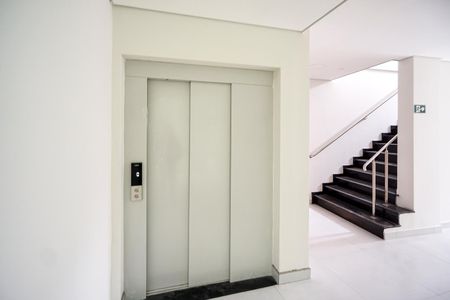 Apartamento para alugar com 43m², 2 quartos e sem vaga Apartamento para alugar com 43m², 2 quartos e sem vagaHall do elevador