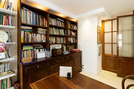 Apartamento à venda com 207m², 2 quartos e 2 vagas Apartamento à venda com 207m², 2 quartos e 2 vagasEscritório