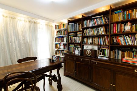 Apartamento à venda com 207m², 2 quartos e 2 vagas Apartamento à venda com 207m², 2 quartos e 2 vagasEscritório