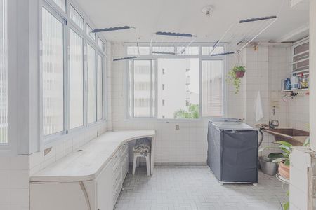 Apartamento à venda com 135m², 3 quartos e 1 vagaÁrea de Serviço