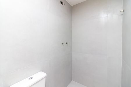 Apartamento à venda com 112m², 3 quartos e 2 vagas Apartamento à venda com 112m², 3 quartos e 2 vagasBanheiro da Suíte 1