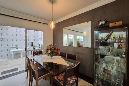 Casa de condomínio à venda com 200m², 3 quartos e 2 vagas Casa de condomínio à venda com 200m², 3 quartos e 2 vagassala