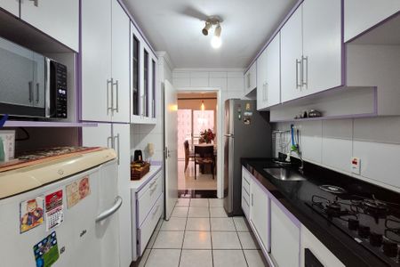 Casa de condomínio à venda com 200m², 3 quartos e 2 vagas Casa de condomínio à venda com 200m², 3 quartos e 2 vagasCozinha - Armários