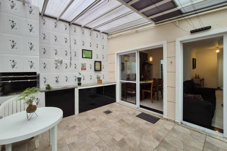 Casa de condomínio à venda com 200m², 3 quartos e 2 vagas Casa de condomínio à venda com 200m², 3 quartos e 2 vagasEspaço Gourmet