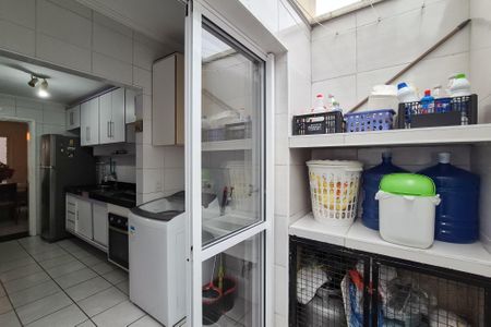 Casa de condomínio à venda com 200m², 3 quartos e 2 vagas Casa de condomínio à venda com 200m², 3 quartos e 2 vagasÁrea de Serviço