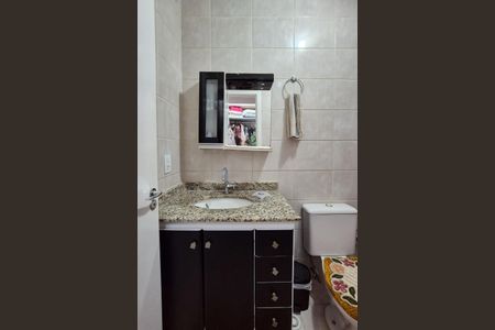 Casa de condomínio à venda com 200m², 3 quartos e 2 vagas Casa de condomínio à venda com 200m², 3 quartos e 2 vagasBanheiro da Suíte