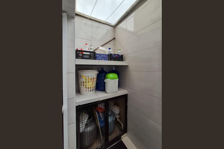 Casa de condomínio à venda com 200m², 3 quartos e 2 vagas Casa de condomínio à venda com 200m², 3 quartos e 2 vagasÁrea de Serviço